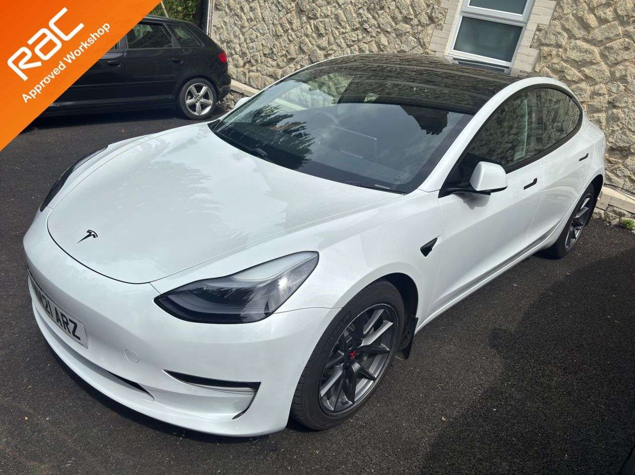 A 2021 TESLA MODEL 3 (Dual Motor) Long Range Saloon 4dr Electric Auto 4WDE (346 ps) A 2021 TESLA MODEL 3 (Dual Motor) Long Range Saloon 4dr Electric Auto 4WDE (346 ps)