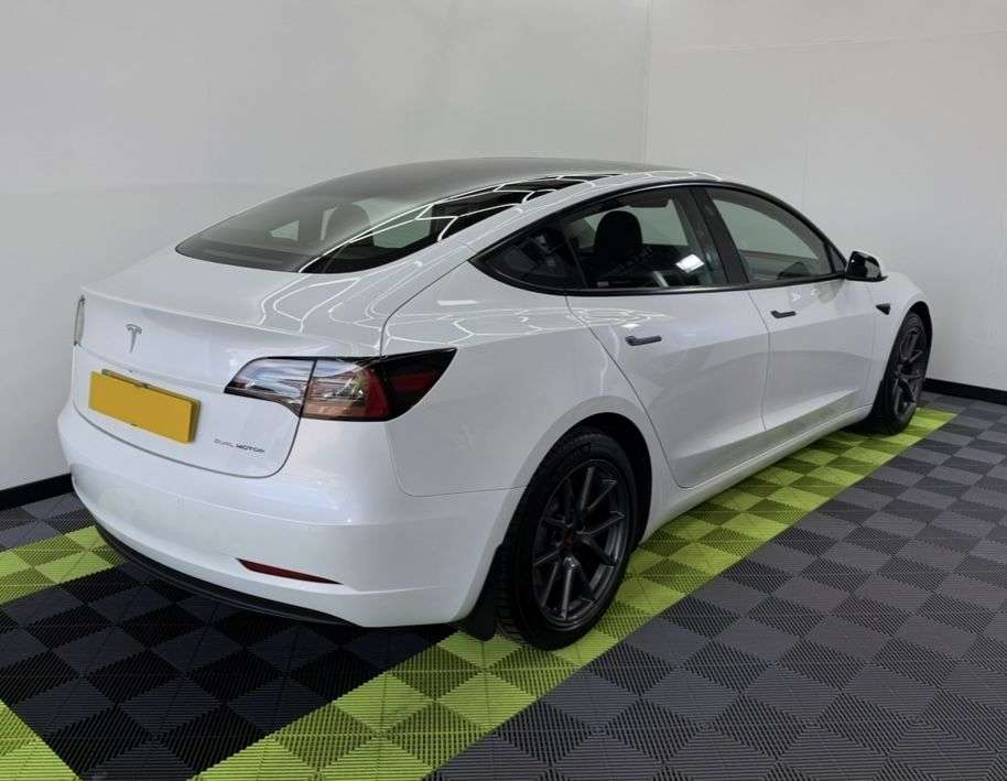 A 2021 TESLA MODEL 3 (Dual Motor) Long Range Saloon 4dr Electric Auto 4WDE (346 ps) A 2021 TESLA MODEL 3 (Dual Motor) Long Range Saloon 4dr Electric Auto 4WDE (346 ps)
