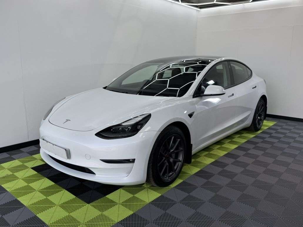 A 2021 TESLA MODEL 3 (Dual Motor) Long Range Saloon 4dr Electric Auto 4WDE (346 ps) A 2021 TESLA MODEL 3 (Dual Motor) Long Range Saloon 4dr Electric Auto 4WDE (346 ps)