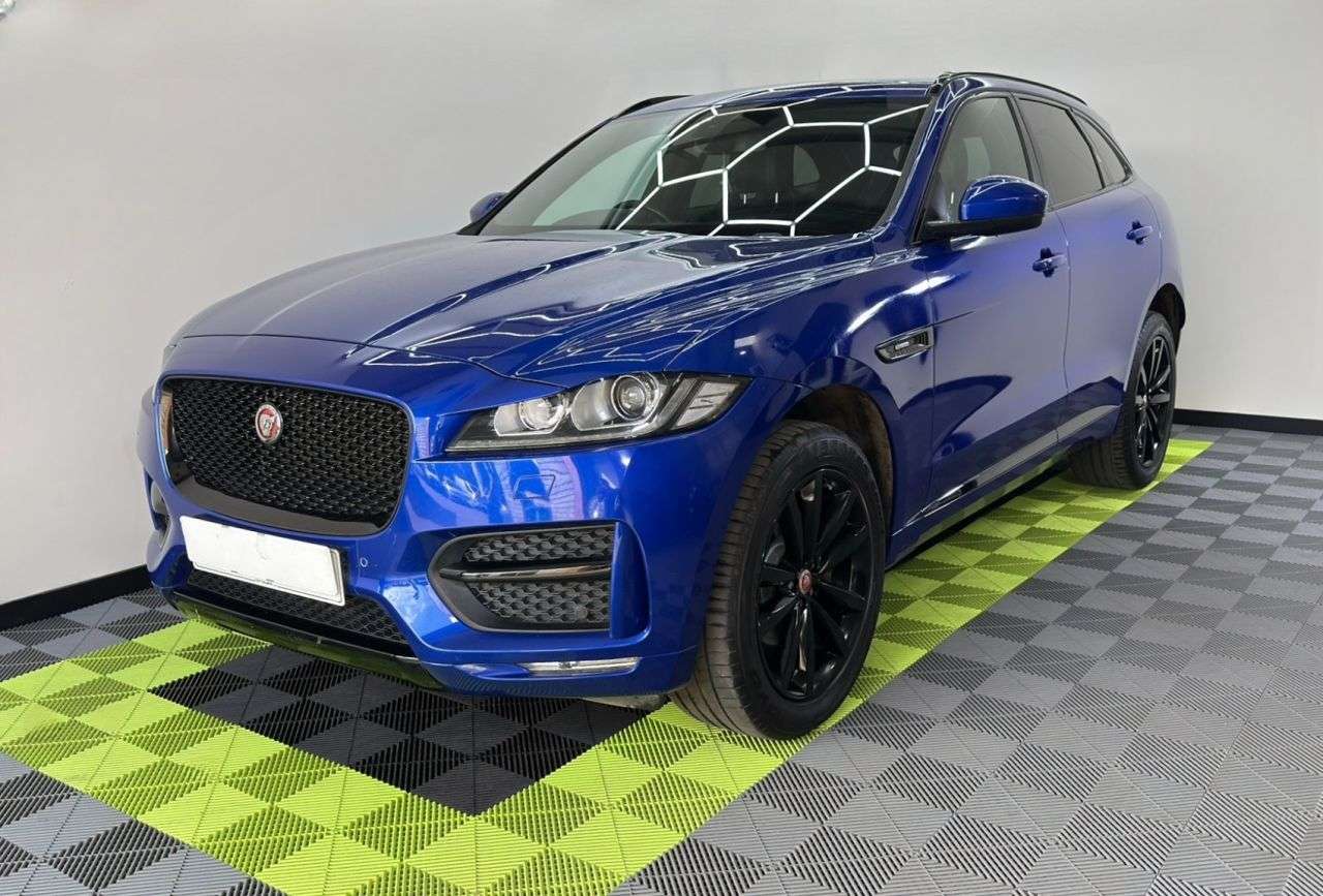 A 2018 JAGUAR F-PACE 2.0 D180 R-Sport SUV 5dr Diesel Auto AWD Euro 6 (s/s) (180 ps) A 2018 JAGUAR F-PACE 2.0 D180 R-Sport SUV 5dr Diesel Auto AWD Euro 6 (s/s) (180 ps)