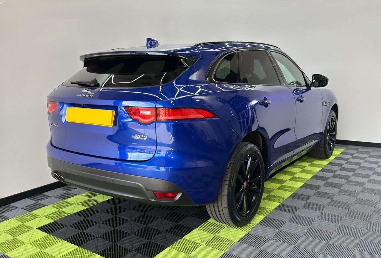 A 2018 JAGUAR F-PACE 2.0 D180 R-Sport SUV 5dr Diesel Auto AWD Euro 6 (s/s) (180 ps) A 2018 JAGUAR F-PACE 2.0 D180 R-Sport SUV 5dr Diesel Auto AWD Euro 6 (s/s) (180 ps)