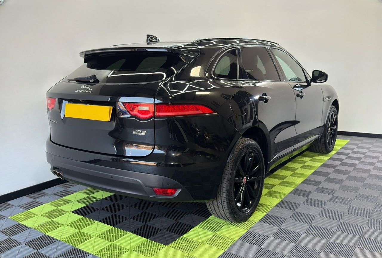 A 2019 JAGUAR F-PACE 2.0 D180 R-Sport SUV 5dr Diesel Auto AWD Euro 6 (s/s) (180 ps) A 2019 JAGUAR F-PACE 2.0 D180 R-Sport SUV 5dr Diesel Auto AWD Euro 6 (s/s) (180 ps)