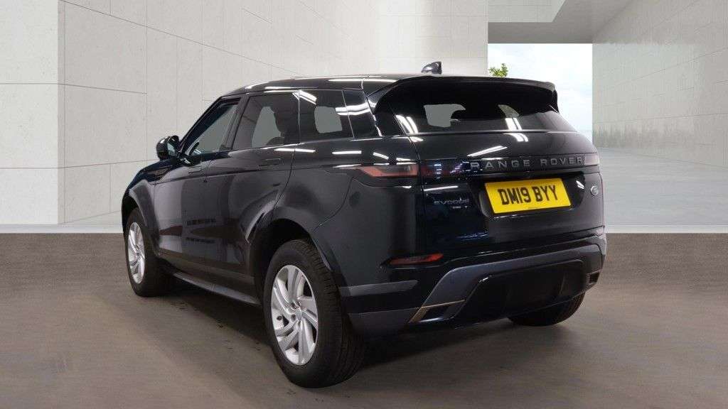 A 2019 LAND ROVER RANGE ROVER EVOQUE R-DYNAMIC S A 2019 LAND ROVER RANGE ROVER EVOQUE R-DYNAMIC S