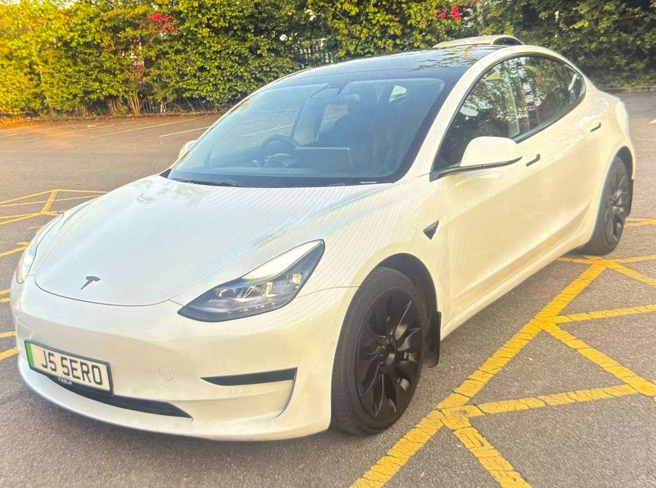 A 2021 TESLA MODEL 3 Standard Range Plus Saloon 4dr Electric Auto RWD (241 bhp) A 2021 TESLA MODEL 3 Standard Range Plus Saloon 4dr Electric Auto RWD (241 bhp)