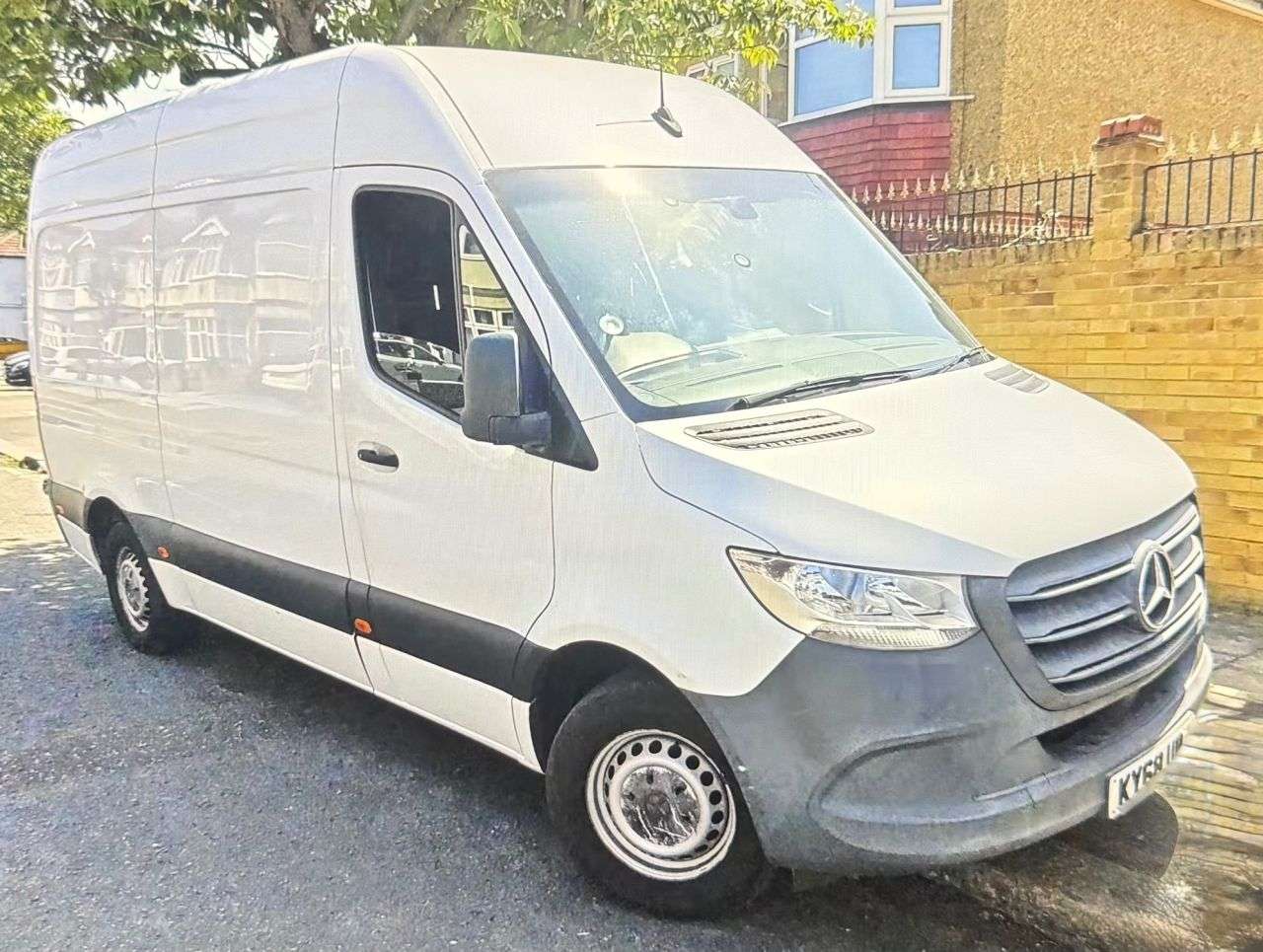 A 2018 MERCEDES-BENZ SPRINTER 2.1 314 CDI Panel Van 5dr Diesel Manual RWD L2 H2 Euro 6 (143 ps) A 2018 MERCEDES-BENZ SPRINTER 2.1 314 CDI Panel Van 5dr Diesel Manual RWD L2 H2 Euro 6 (143 ps)