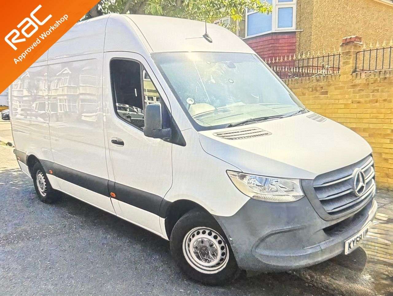 A 2018 MERCEDES-BENZ SPRINTER 2.1 314 CDI Panel Van 5dr Diesel Manual RWD L2 H2 Euro 6 (143 ps) A 2018 MERCEDES-BENZ SPRINTER 2.1 314 CDI Panel Van 5dr Diesel Manual RWD L2 H2 Euro 6 (143 ps)