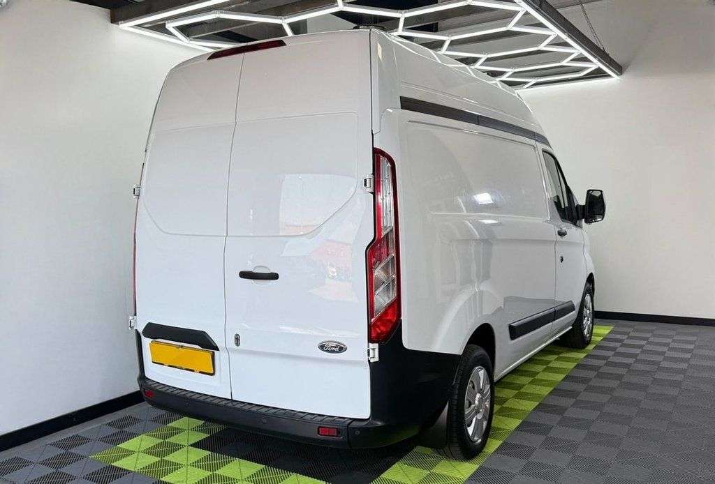 A 2020 FORD TRANSIT CUSTOM 2.0 300 EcoBlue Leader Panel Van 5dr Diesel Manual L1 H2 Euro 6 (s/s) (105 A 2020 FORD TRANSIT CUSTOM 2.0 300 EcoBlue Leader Panel Van 5dr Diesel Manual L1 H2 Euro 6 (s/s) (105