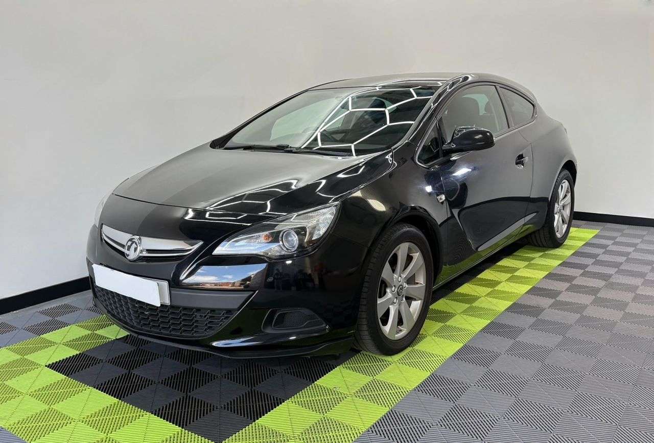 A 2015 VAUXHALL ASTRA GTC 2.0 CDTi Sport Coupe 3dr Diesel Manual Euro 5 (s/s) (165 ps) A 2015 VAUXHALL ASTRA GTC 2.0 CDTi Sport Coupe 3dr Diesel Manual Euro 5 (s/s) (165 ps)