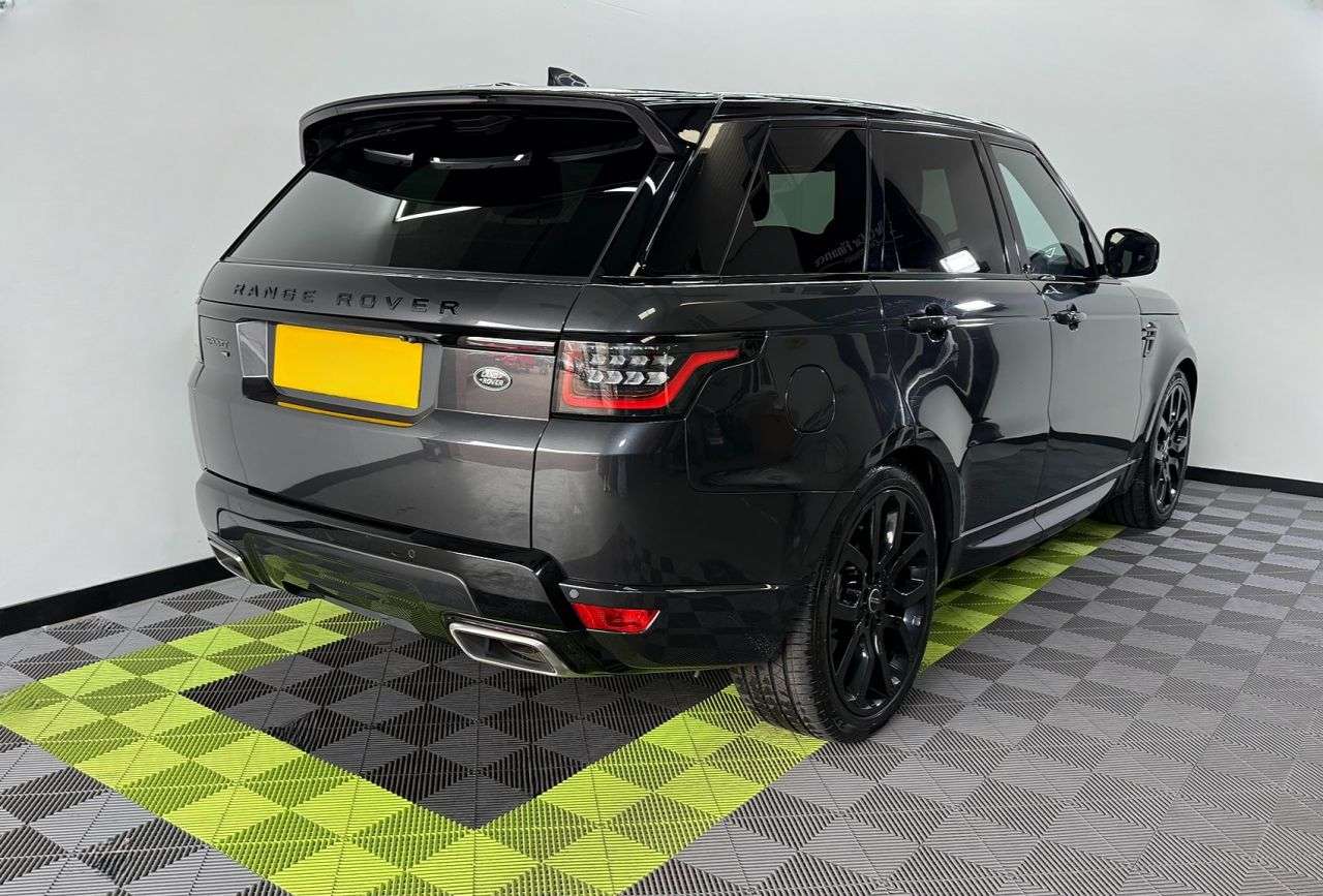 A 2022 LAND ROVER RANGE ROVER SPORT 3.0 D300 MHEV HSE Dynamic Black SUV 5dr Diesel Auto 4WD Euro 6 (s/s) (300 p A 2022 LAND ROVER RANGE ROVER SPORT 3.0 D300 MHEV HSE Dynamic Black SUV 5dr Diesel Auto 4WD Euro 6 (s/s) (300 p