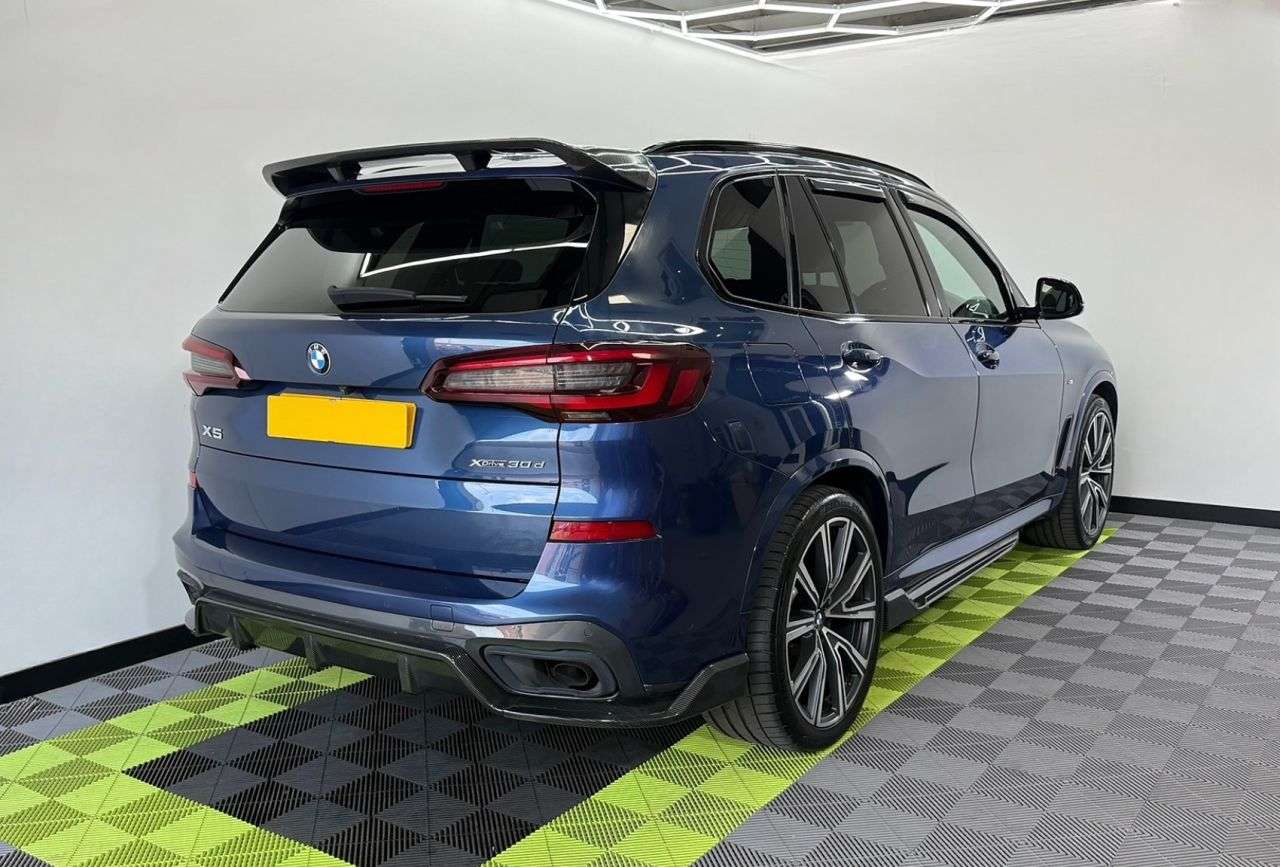 A 2022 BMW X5 3.0 30d MHT M Sport SUV 5dr Diesel Hybrid Auto xDrive Euro 6 (s/s) (286 ps) A 2022 BMW X5 3.0 30d MHT M Sport SUV 5dr Diesel Hybrid Auto xDrive Euro 6 (s/s) (286 ps)