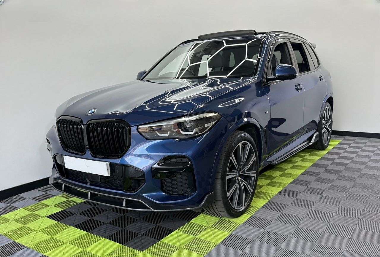 A 2022 BMW X5 3.0 30d MHT M Sport SUV 5dr Diesel Hybrid Auto xDrive Euro 6 (s/s) (286 ps) A 2022 BMW X5 3.0 30d MHT M Sport SUV 5dr Diesel Hybrid Auto xDrive Euro 6 (s/s) (286 ps)