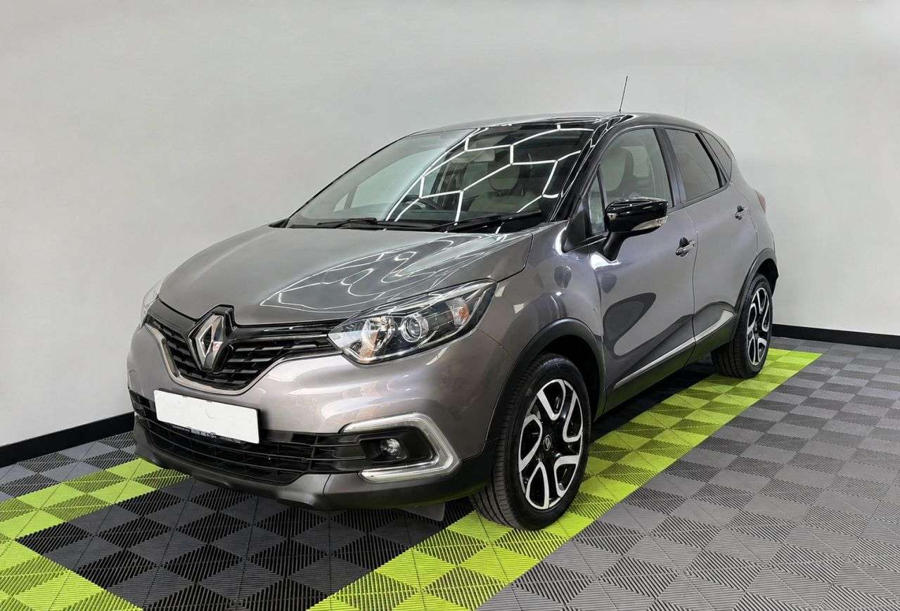 A 2018 RENAULT CAPTUR 0.9 TCe ENERGY Iconic SUV 5dr Petrol Manual Euro 6 (s/s) (90 ps) A 2018 RENAULT CAPTUR 0.9 TCe ENERGY Iconic SUV 5dr Petrol Manual Euro 6 (s/s) (90 ps)