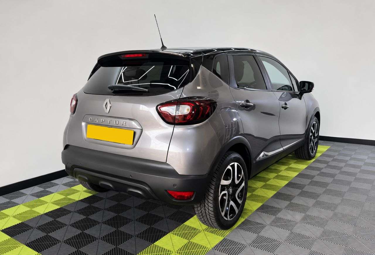 A 2018 RENAULT CAPTUR 0.9 TCe ENERGY Iconic SUV 5dr Petrol Manual Euro 6 (s/s) (90 ps) A 2018 RENAULT CAPTUR 0.9 TCe ENERGY Iconic SUV 5dr Petrol Manual Euro 6 (s/s) (90 ps)