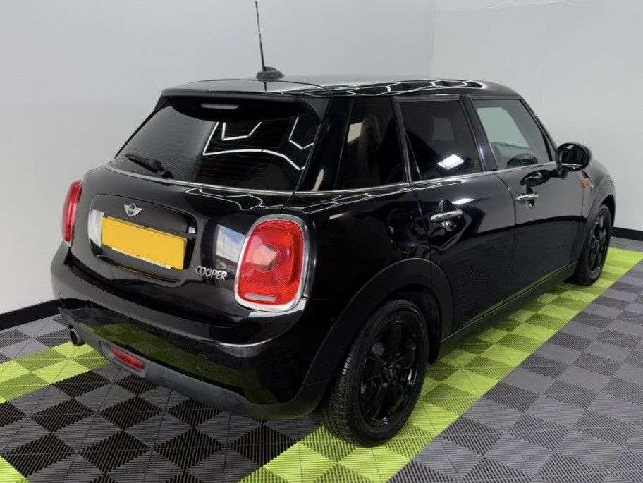 A 2016 MINI HATCH 1.5 Cooper Hatchback 5dr Petrol Manual Euro 6 (s/s) (136 ps) A 2016 MINI HATCH 1.5 Cooper Hatchback 5dr Petrol Manual Euro 6 (s/s) (136 ps)