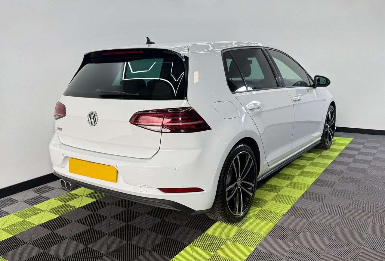 A 2018 VOLKSWAGEN GOLF 2.0 TDI GTD Hatchback 5dr Diesel DSG Euro 6 (s/s) (184 ps) A 2018 VOLKSWAGEN GOLF 2.0 TDI GTD Hatchback 5dr Diesel DSG Euro 6 (s/s) (184 ps)