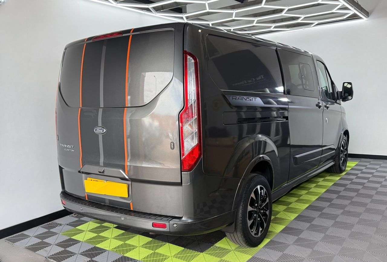 A 2021 FORD TRANSIT CUSTOM 2.0 320 EcoBlue Sport Crew Van Double Cab 5dr Diesel Manual L2 H1 Euro 6 (s A 2021 FORD TRANSIT CUSTOM 2.0 320 EcoBlue Sport Crew Van Double Cab 5dr Diesel Manual L2 H1 Euro 6 (s