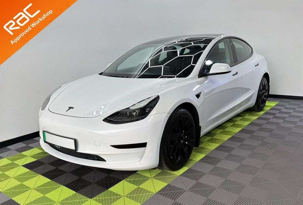 A 2021 TESLA MODEL 3 Standard Range Plus Saloon 4dr Electric Auto RWD (241 bhp) A 2021 TESLA MODEL 3 Standard Range Plus Saloon 4dr Electric Auto RWD (241 bhp)