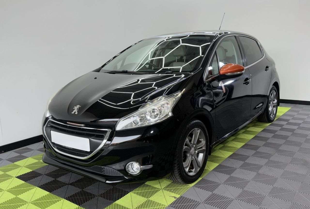 A 2014 PEUGEOT 208 1.2 VTi Roland Garros Hatchback 5dr Petrol Manual Euro 5 (82 ps) A 2014 PEUGEOT 208 1.2 VTi Roland Garros Hatchback 5dr Petrol Manual Euro 5 (82 ps)