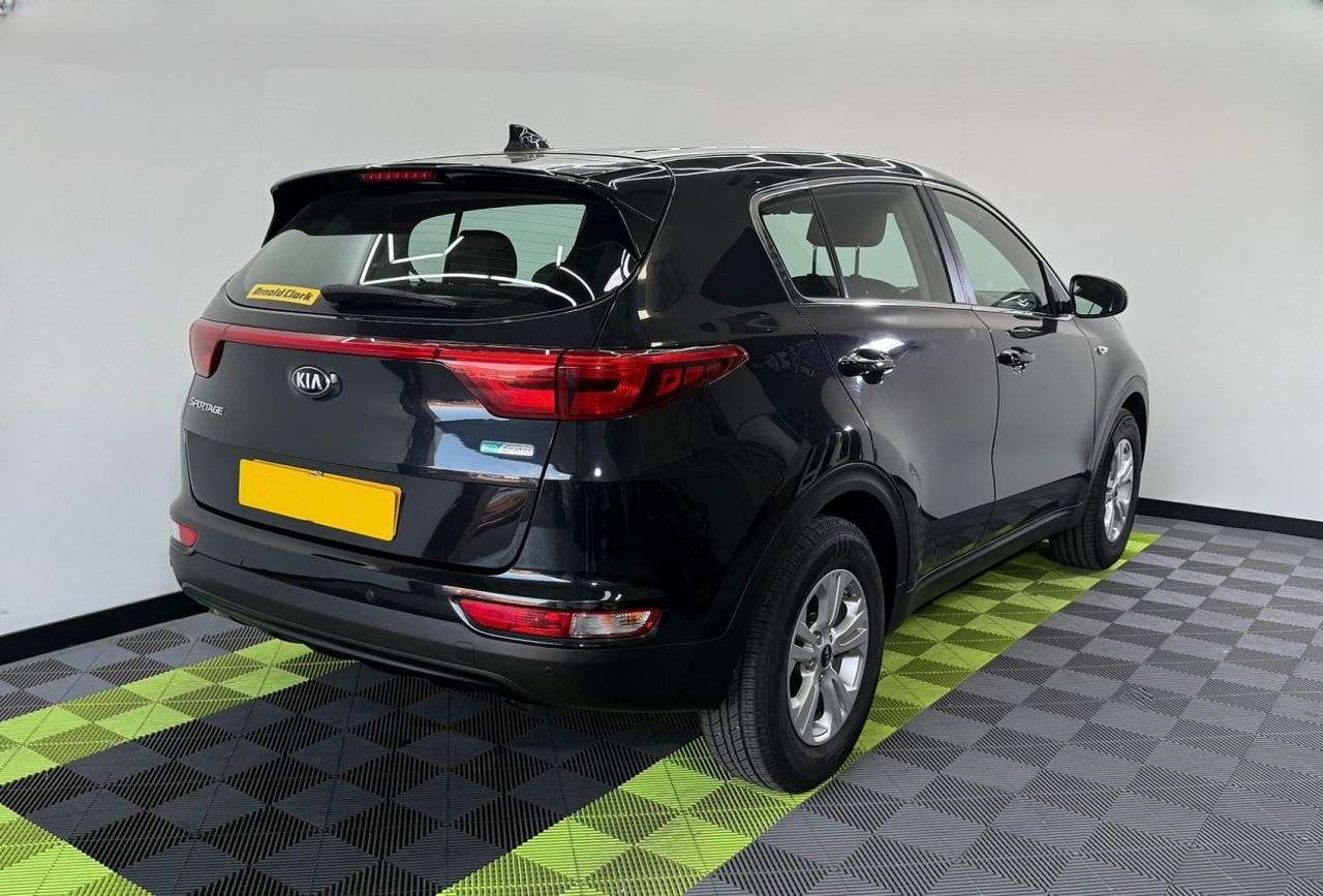 A 2017 KIA SPORTAGE 1.7 CRDi 1 SUV 5dr Diesel Manual Euro 6 (s/s) (114 bhp) A 2017 KIA SPORTAGE 1.7 CRDi 1 SUV 5dr Diesel Manual Euro 6 (s/s) (114 bhp)