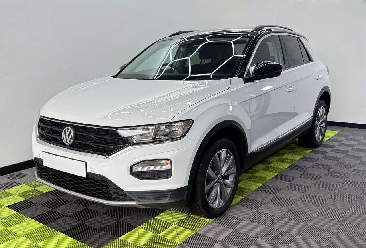 A 2019 VOLKSWAGEN T-ROC 1.0 TSI GPF Design SUV 5dr Petrol Manual Euro 6 (s/s) (115 ps) A 2019 VOLKSWAGEN T-ROC 1.0 TSI GPF Design SUV 5dr Petrol Manual Euro 6 (s/s) (115 ps)
