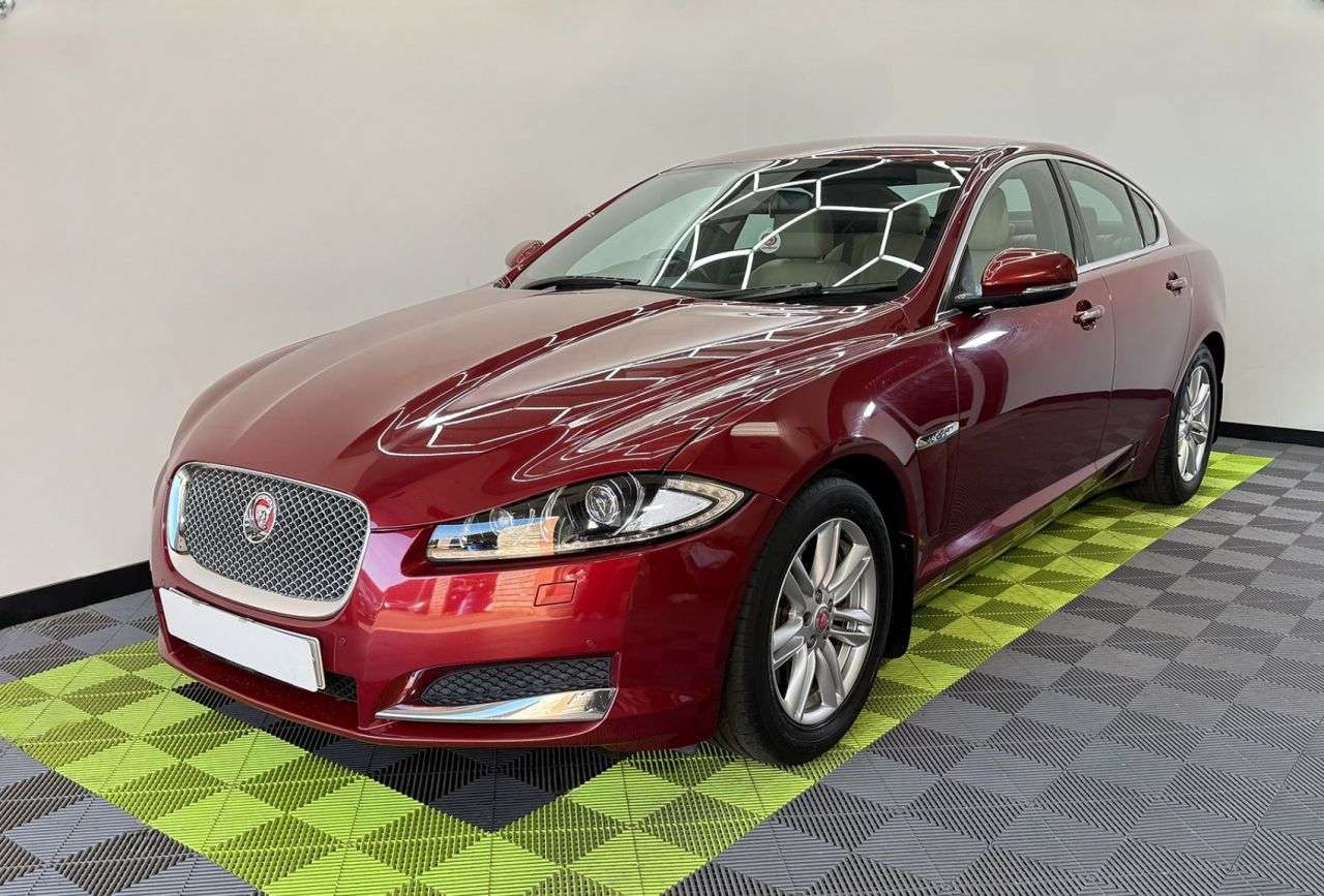 A 2014 JAGUAR XF 2.2d Luxury Saloon 4dr Diesel Auto Euro 5 (s/s) (200 ps) A 2014 JAGUAR XF 2.2d Luxury Saloon 4dr Diesel Auto Euro 5 (s/s) (200 ps)