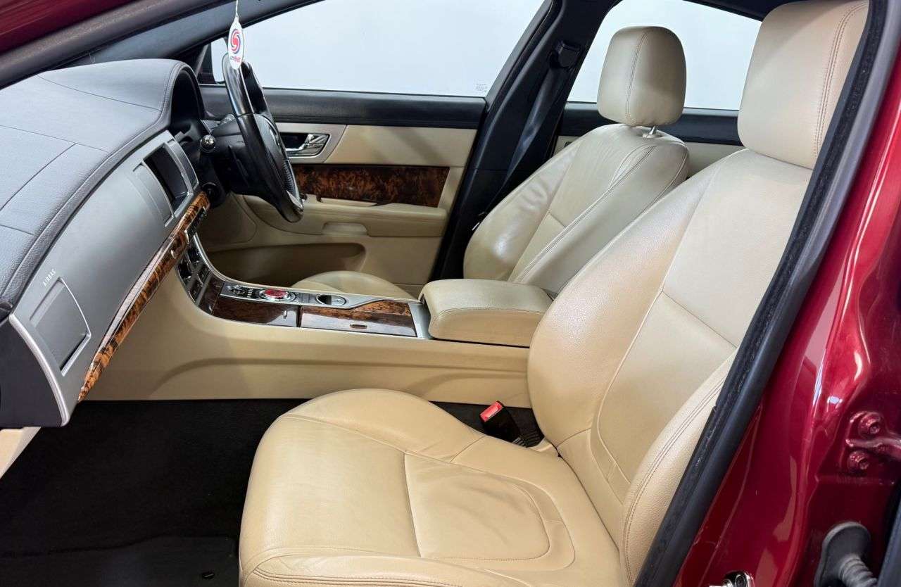 2014 JAGUAR XF 2014 JAGUAR XF