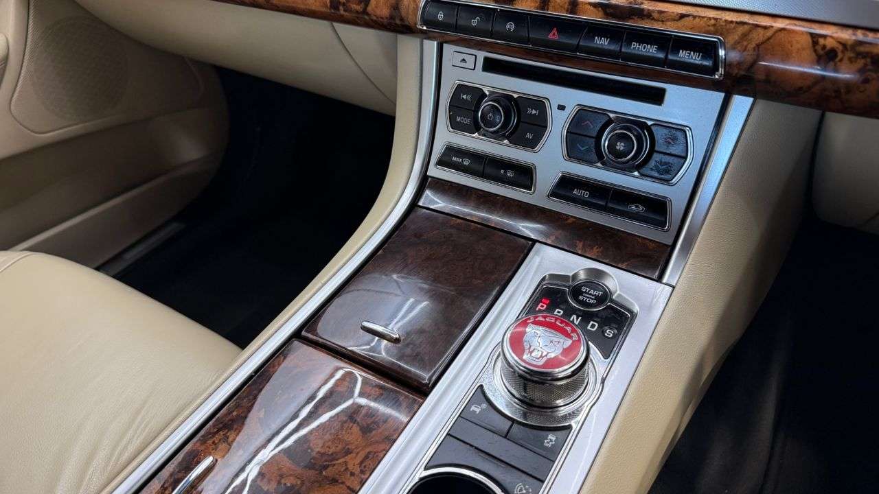 2014 JAGUAR XF 2014 JAGUAR XF