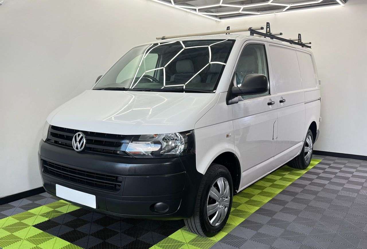 A 2015 VOLKSWAGEN TRANSPORTER 2.0 TDI T30 Startline Panel Van 4dr Diesel Manual L1 H1 (198 g/km, 101 bhp) A 2015 VOLKSWAGEN TRANSPORTER 2.0 TDI T30 Startline Panel Van 4dr Diesel Manual L1 H1 (198 g/km, 101 bhp)