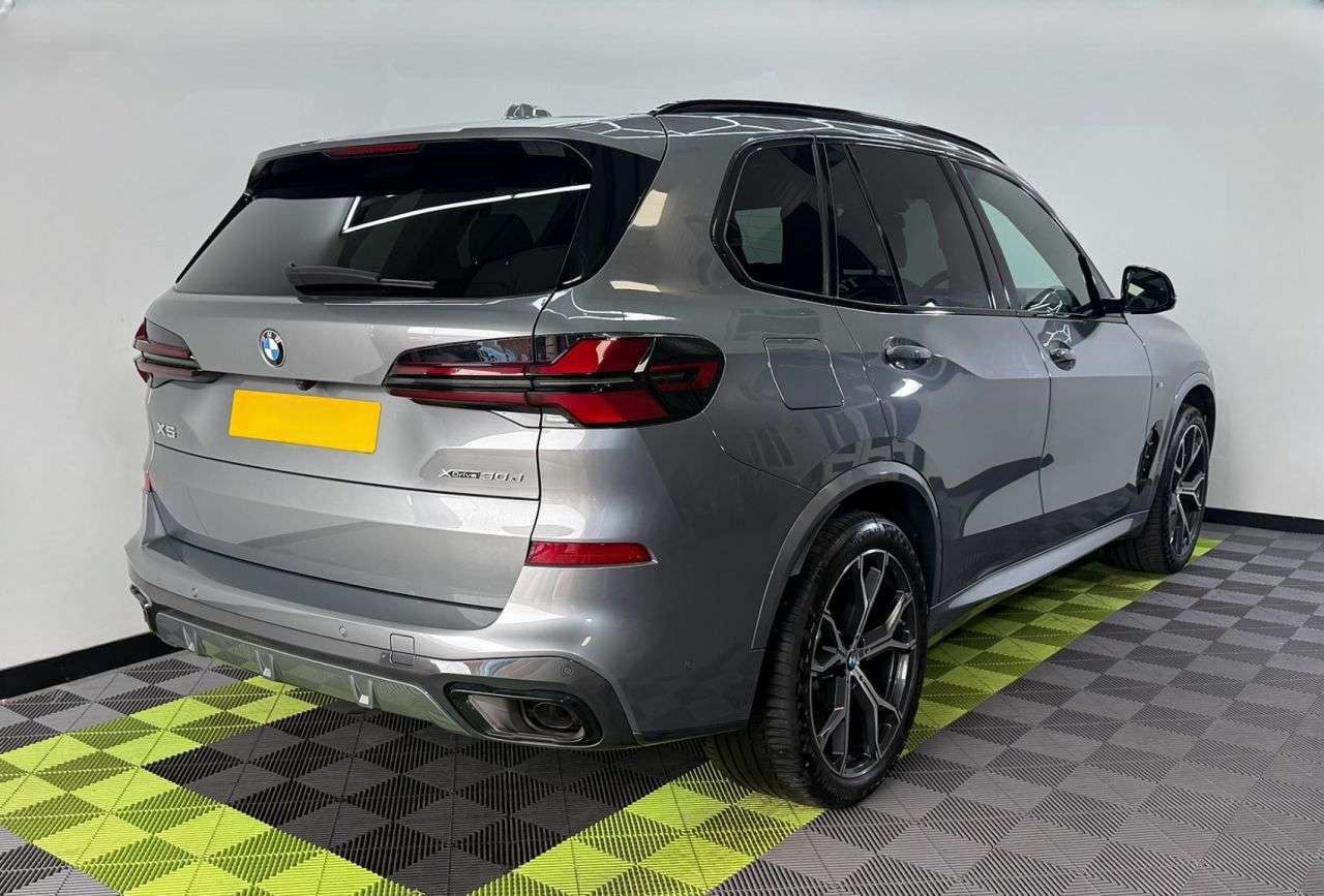 A 2023 BMW X5 3.0 30d MHT M Sport SUV 5dr Diesel Hybrid Steptronic xDrive Euro 6 (s/s) (2 A 2023 BMW X5 3.0 30d MHT M Sport SUV 5dr Diesel Hybrid Steptronic xDrive Euro 6 (s/s) (2