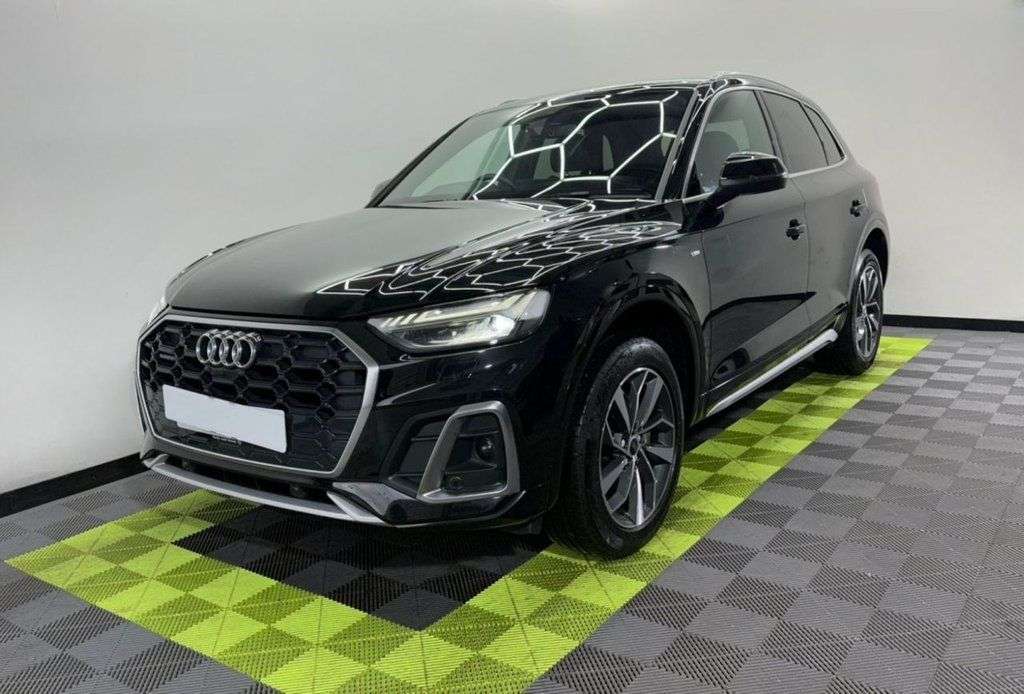A 2021 AUDI Q5 2.0 TDI 40 S line SUV 5dr Diesel S Tronic quattro Euro 6 (s/s) (204 ps) A 2021 AUDI Q5 2.0 TDI 40 S line SUV 5dr Diesel S Tronic quattro Euro 6 (s/s) (204 ps)
