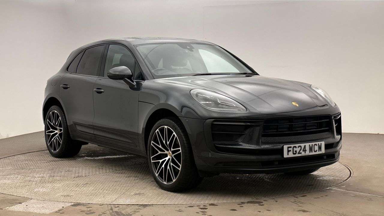A 2024 PORSCHE MACAN 2.0T SUV 5dr Petrol PDK 4WD Euro 6 (s/s) (265 ps) A 2024 PORSCHE MACAN 2.0T SUV 5dr Petrol PDK 4WD Euro 6 (s/s) (265 ps)