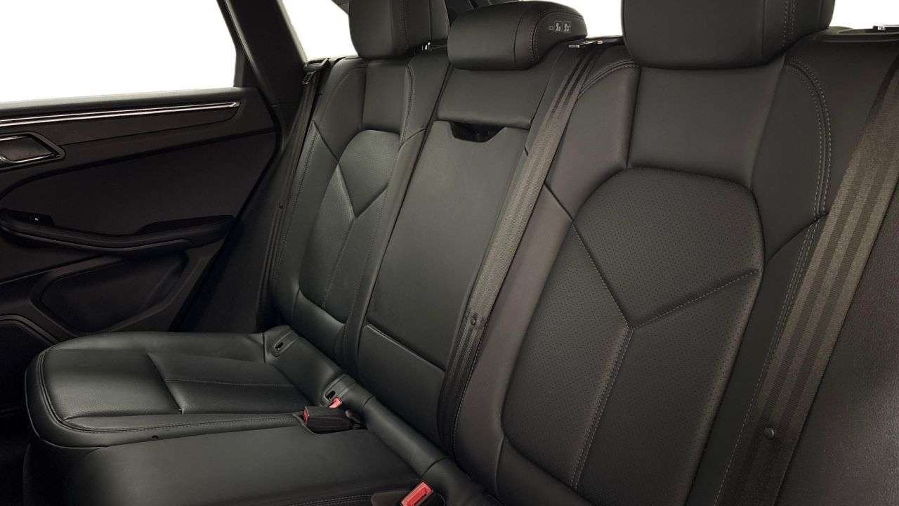 2024 PORSCHE MACAN 2024 PORSCHE MACAN