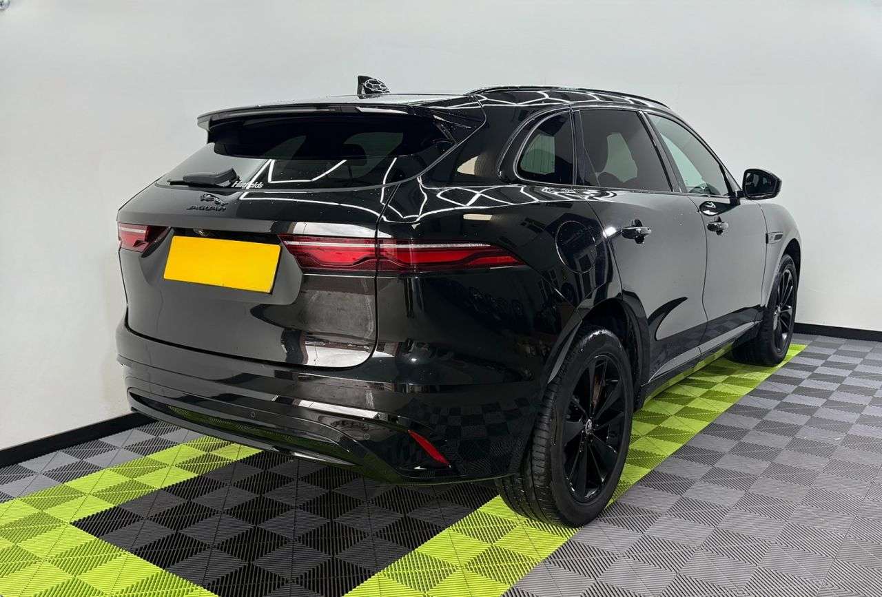 A 2024 JAGUAR F-PACE 2.0 D200 MHEV R-Dynamic SE Black SUV 5dr Diesel Auto AWD Euro 6 (s/s) (204 A 2024 JAGUAR F-PACE 2.0 D200 MHEV R-Dynamic SE Black SUV 5dr Diesel Auto AWD Euro 6 (s/s) (204