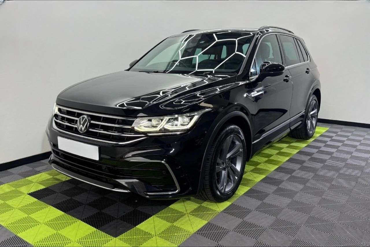 A 2023 VOLKSWAGEN TIGUAN 1.5 TSI R-Line Edition SUV 5dr Petrol DSG Euro 6 (s/s) (150 ps) A 2023 VOLKSWAGEN TIGUAN 1.5 TSI R-Line Edition SUV 5dr Petrol DSG Euro 6 (s/s) (150 ps)