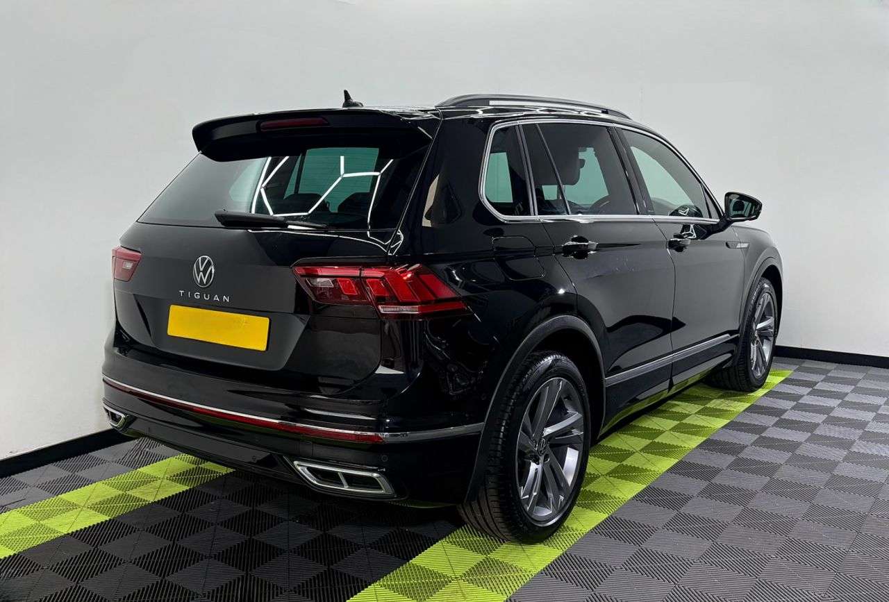 A 2023 VOLKSWAGEN TIGUAN 1.5 TSI R-Line Edition SUV 5dr Petrol DSG Euro 6 (s/s) (150 ps) A 2023 VOLKSWAGEN TIGUAN 1.5 TSI R-Line Edition SUV 5dr Petrol DSG Euro 6 (s/s) (150 ps)