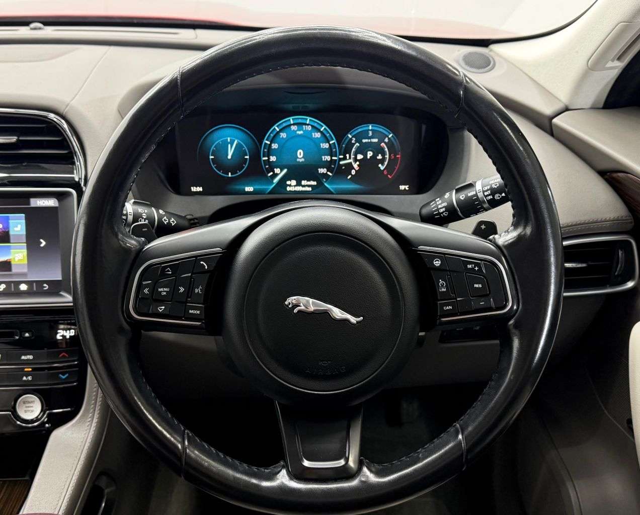 2017 JAGUAR F-PACE 2017 JAGUAR F-PACE