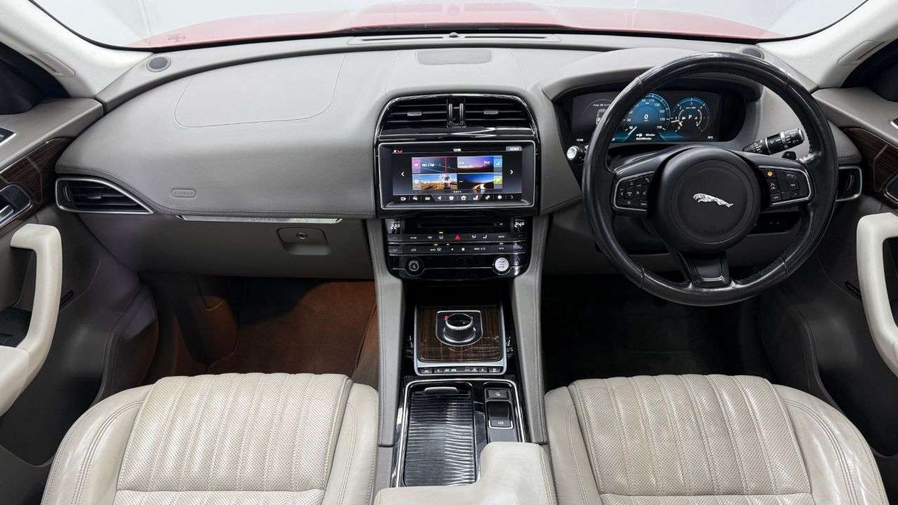 2017 JAGUAR F-PACE 2017 JAGUAR F-PACE