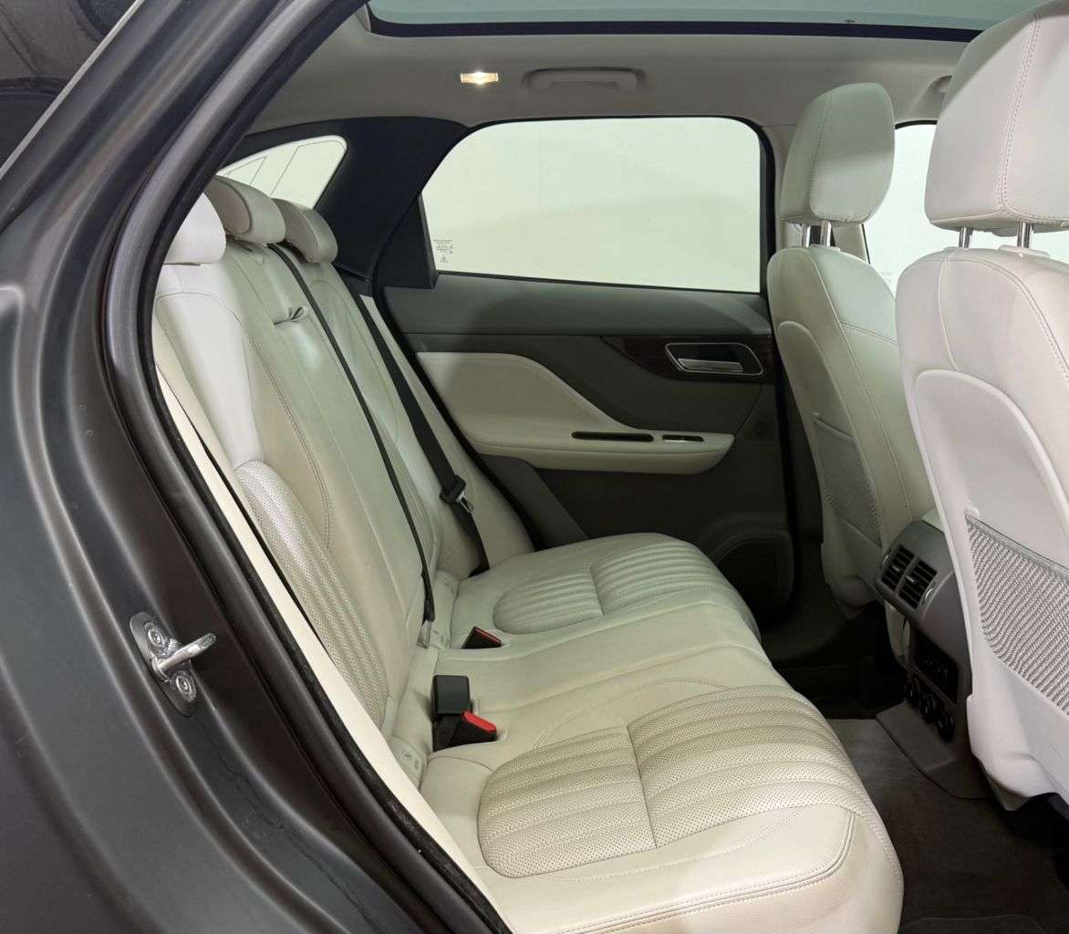 2017 JAGUAR F-PACE 2017 JAGUAR F-PACE