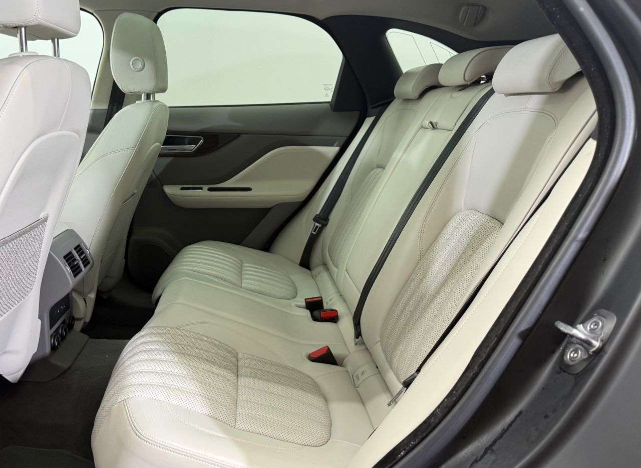 2017 JAGUAR F-PACE 2017 JAGUAR F-PACE