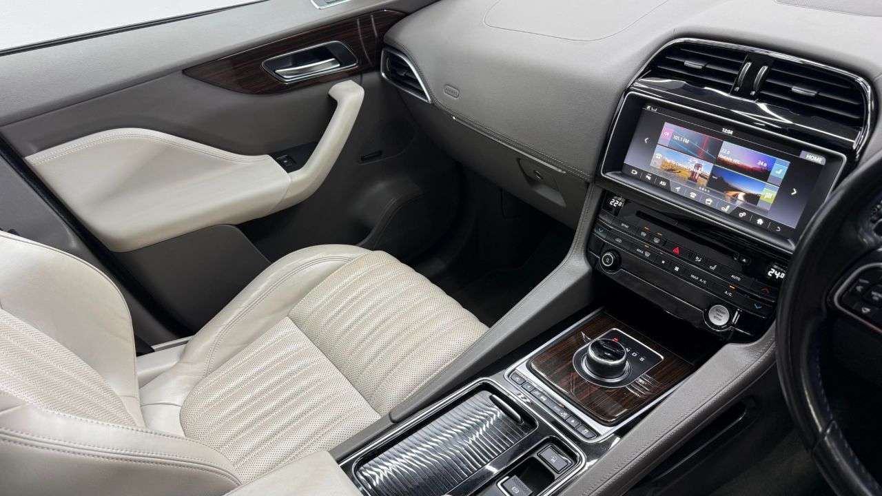 2017 JAGUAR F-PACE 2017 JAGUAR F-PACE