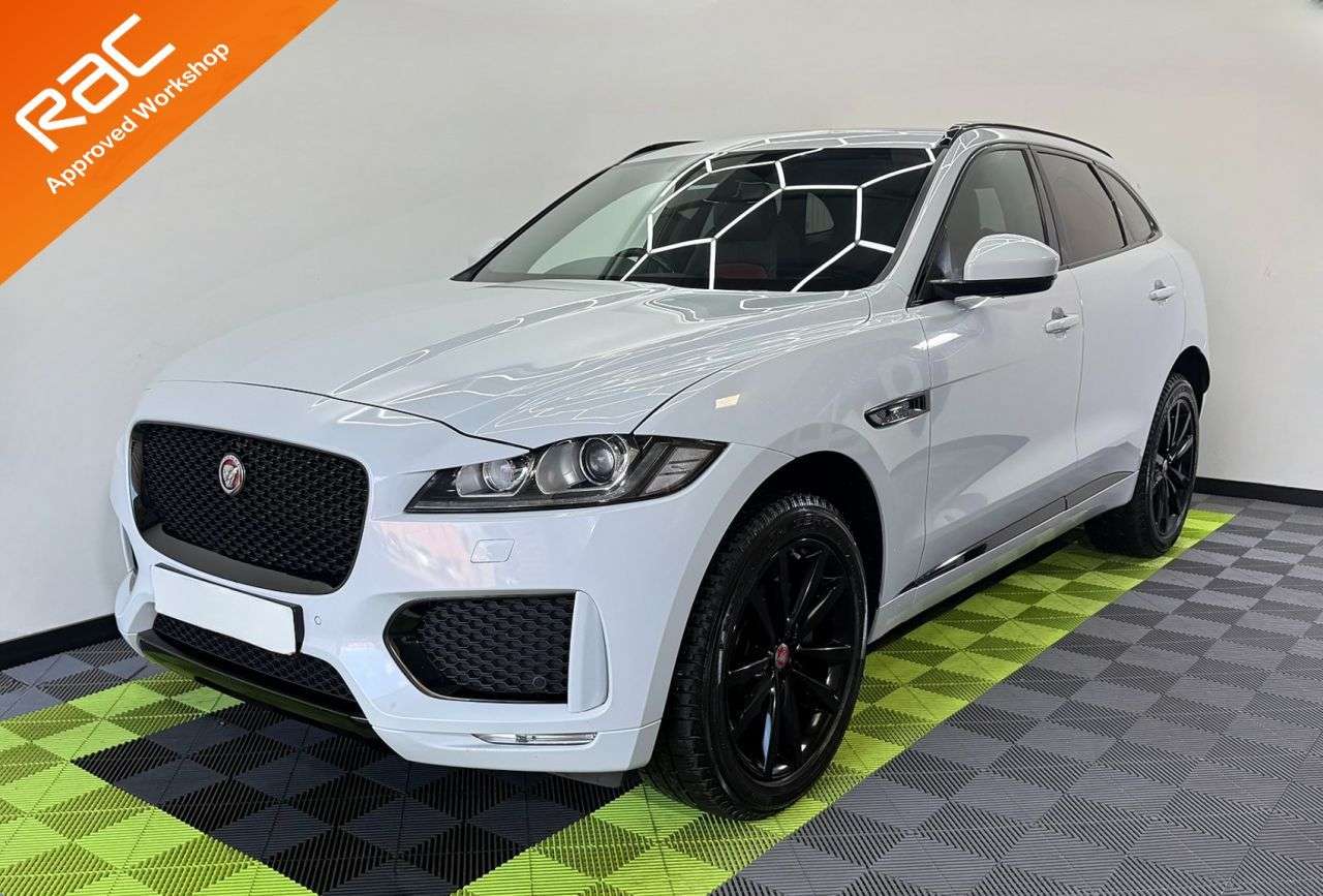 A 2019 JAGUAR F-PACE 2.0 D180 Chequered Flag SUV 5dr Diesel Auto AWD Euro 6 (s/s) (180 ps) A 2019 JAGUAR F-PACE 2.0 D180 Chequered Flag SUV 5dr Diesel Auto AWD Euro 6 (s/s) (180 ps)