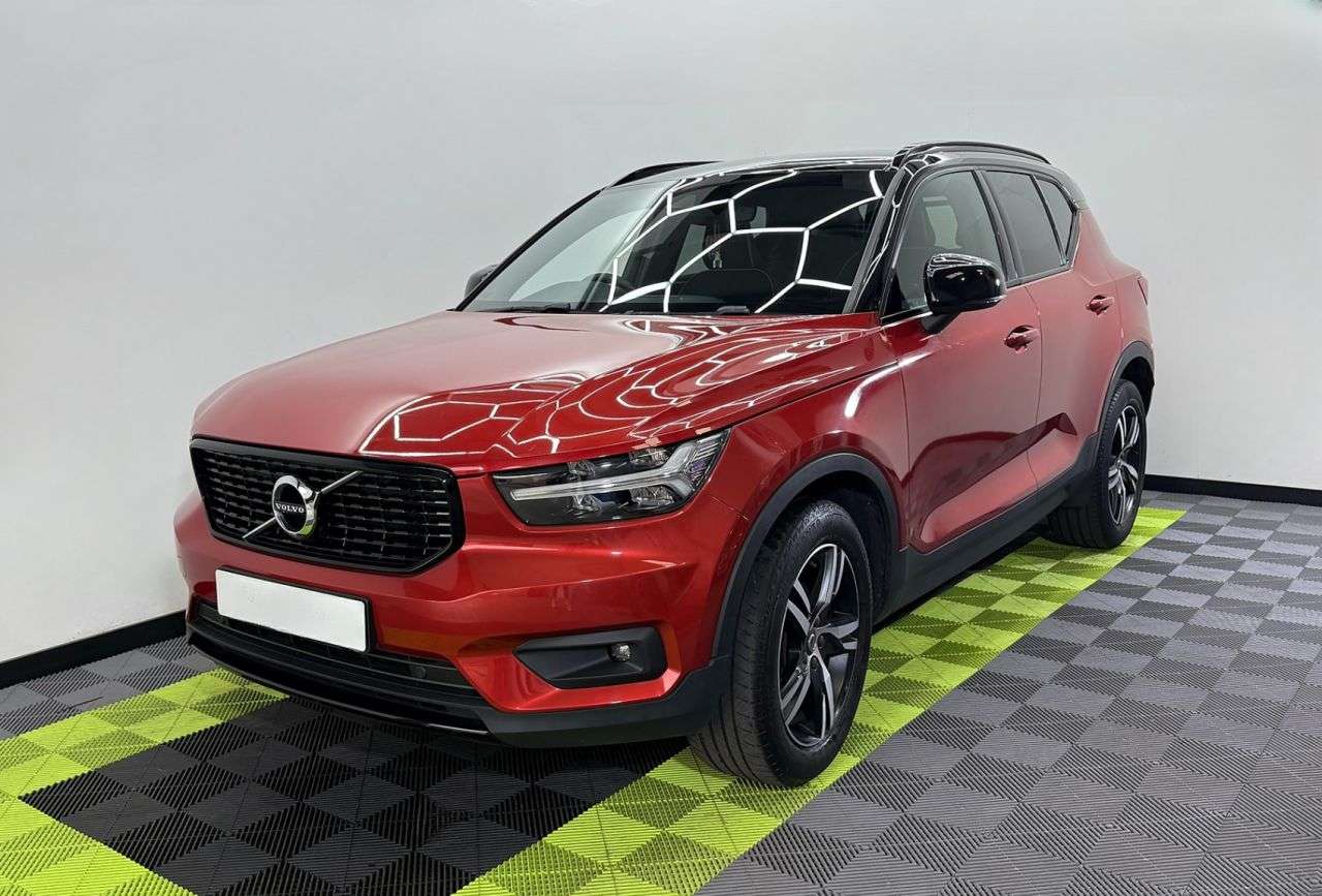 A 2021 VOLVO XC40 1.5 T3 R-Design SUV 5dr Petrol Manual Euro 6 (s/s) (163 ps) A 2021 VOLVO XC40 1.5 T3 R-Design SUV 5dr Petrol Manual Euro 6 (s/s) (163 ps)