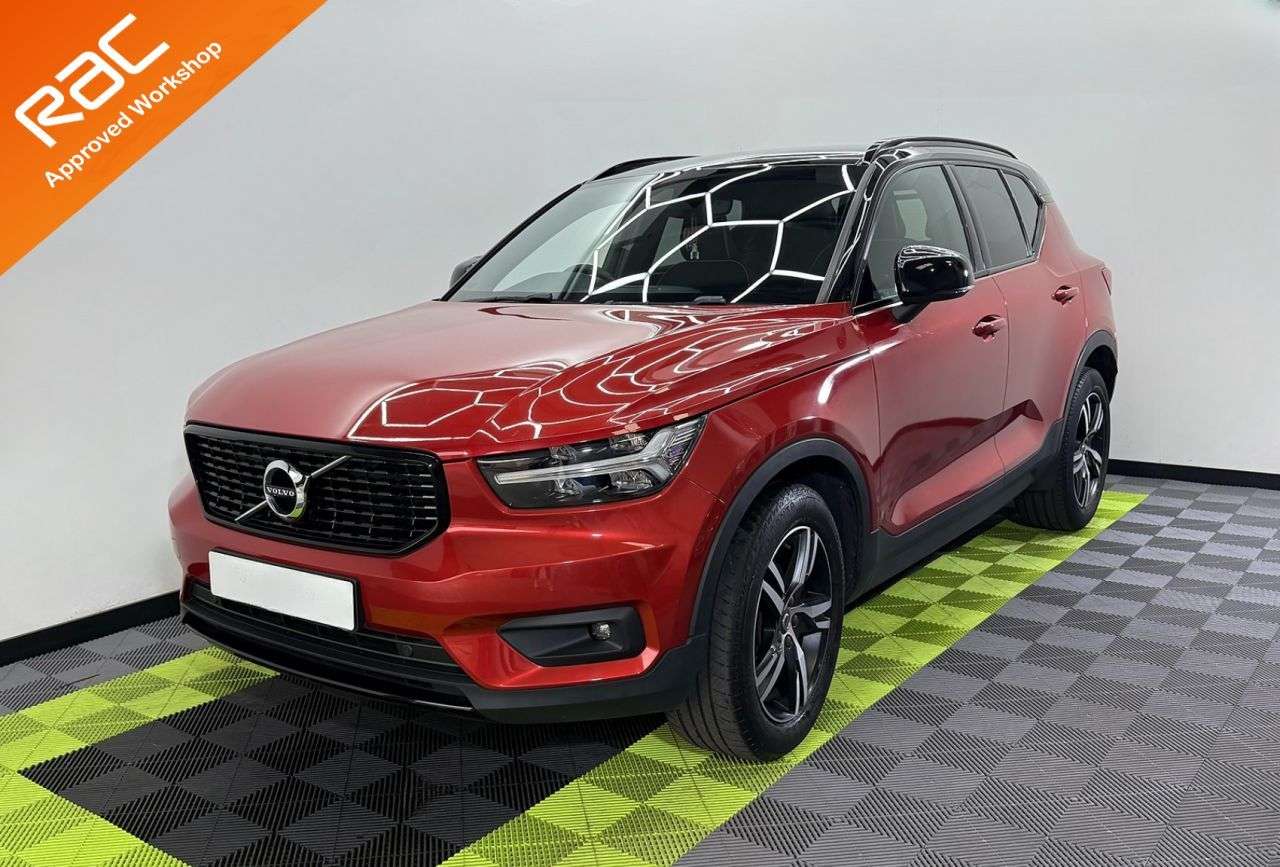 A 2021 VOLVO XC40 1.5 T3 R-Design SUV 5dr Petrol Manual Euro 6 (s/s) (163 ps) A 2021 VOLVO XC40 1.5 T3 R-Design SUV 5dr Petrol Manual Euro 6 (s/s) (163 ps)