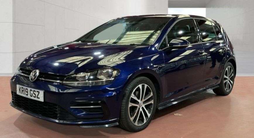 A 2019 VOLKSWAGEN GOLF 2.0 TDI R-Line Hatchback 5dr Diesel DSG Euro 6 (s/s) (150 ps) A 2019 VOLKSWAGEN GOLF 2.0 TDI R-Line Hatchback 5dr Diesel DSG Euro 6 (s/s) (150 ps)