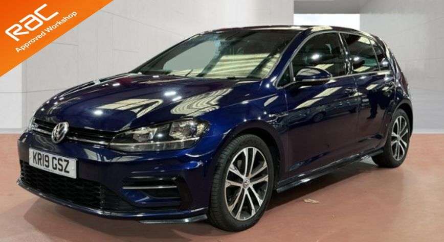 A 2019 VOLKSWAGEN GOLF 2.0 TDI R-Line Hatchback 5dr Diesel DSG Euro 6 (s/s) (150 ps) A 2019 VOLKSWAGEN GOLF 2.0 TDI R-Line Hatchback 5dr Diesel DSG Euro 6 (s/s) (150 ps)