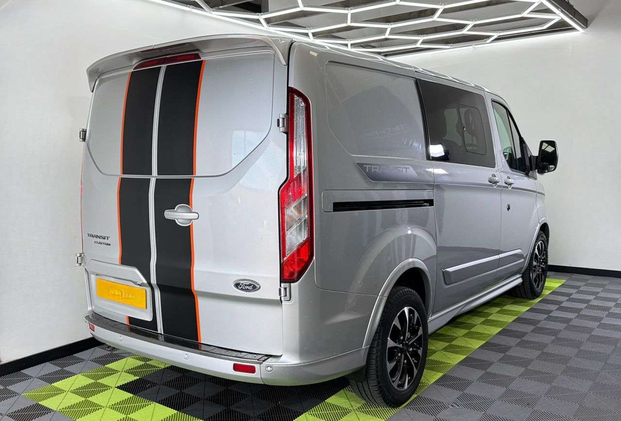 A 2019 FORD TRANSIT CUSTOM 2.0 310 EcoBlue Sport Crew Van Double Cab 6dr Diesel Manual L1 H1 Euro 6 (5 A 2019 FORD TRANSIT CUSTOM 2.0 310 EcoBlue Sport Crew Van Double Cab 6dr Diesel Manual L1 H1 Euro 6 (5