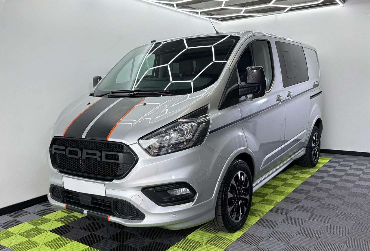 A 2019 FORD TRANSIT CUSTOM 2.0 310 EcoBlue Sport Crew Van Double Cab 6dr Diesel Manual L1 H1 Euro 6 (5 A 2019 FORD TRANSIT CUSTOM 2.0 310 EcoBlue Sport Crew Van Double Cab 6dr Diesel Manual L1 H1 Euro 6 (5