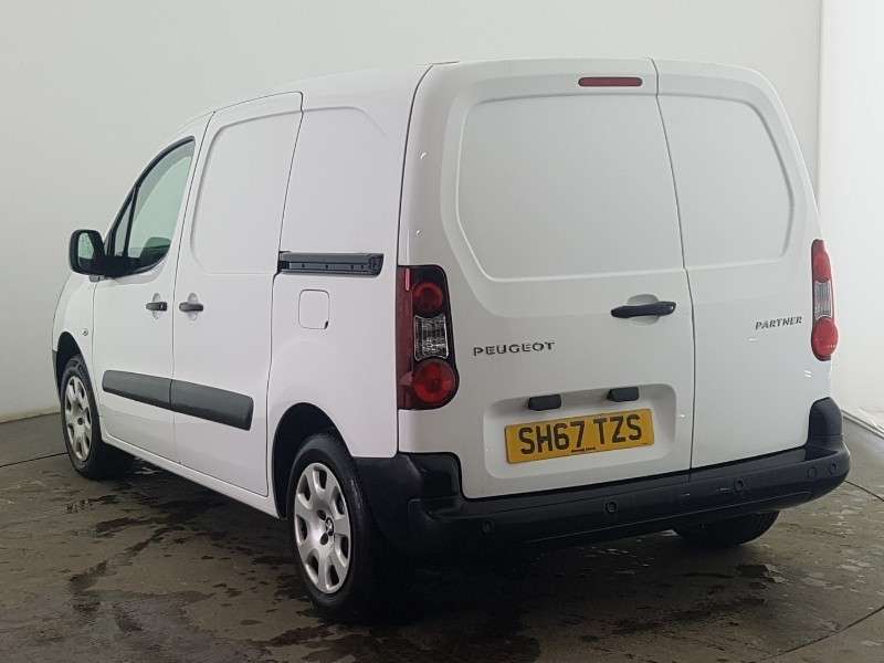 Check out this Peugeot Partner 2017 Diesel Manual