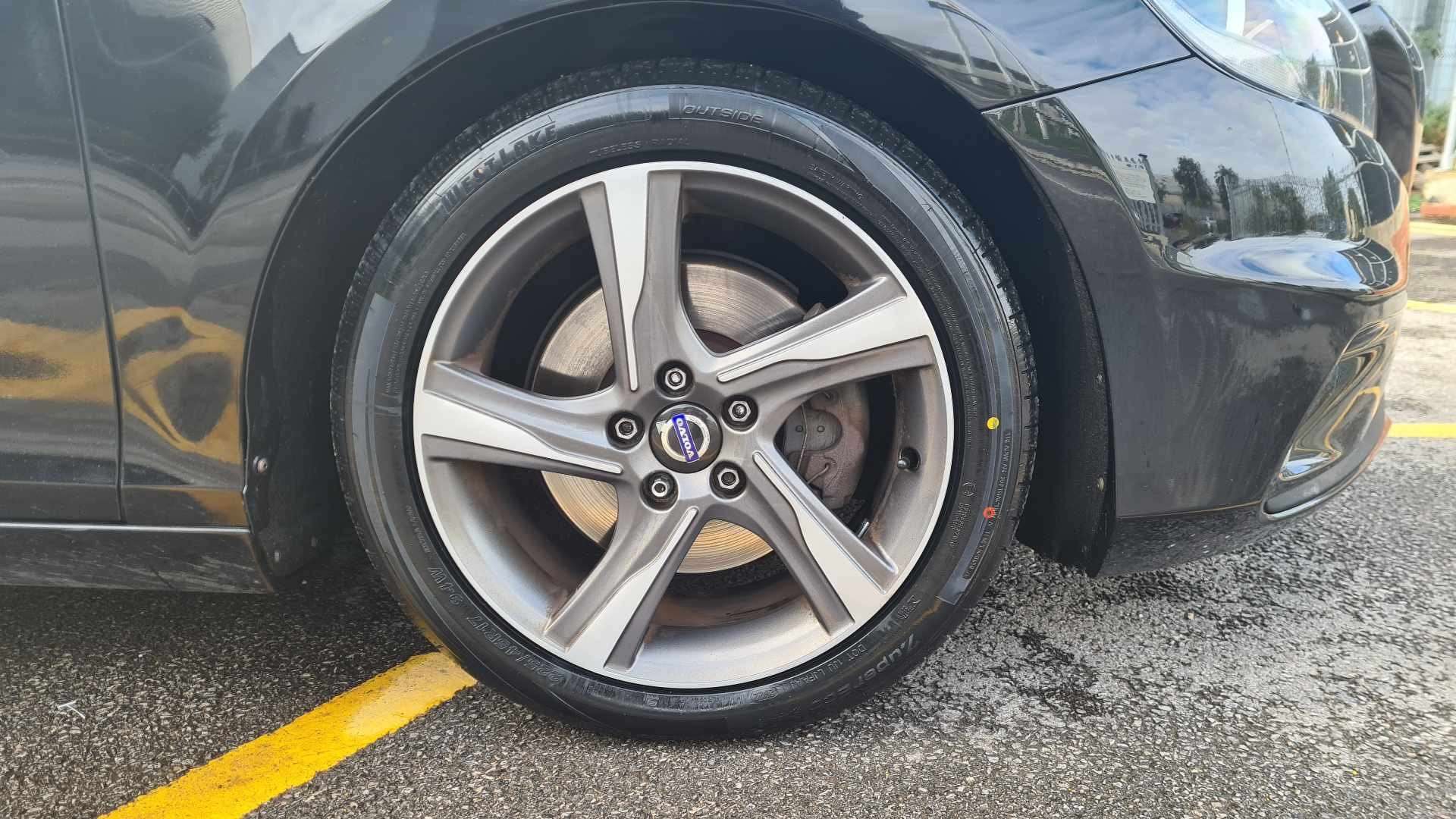 2015 VOLVO V40 2015 VOLVO V40