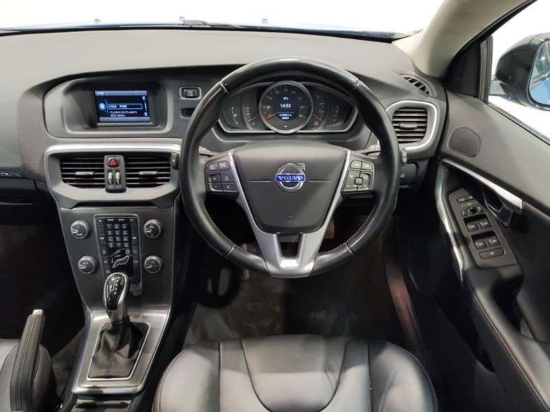 2014 VOLVO V40 2014 VOLVO V40